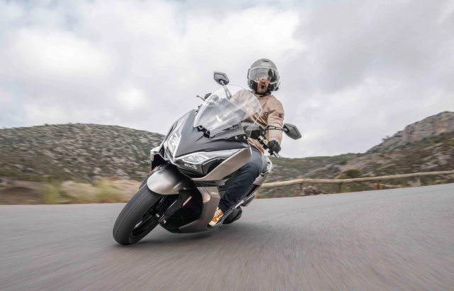 Kymco gt 350i 2024 khẳng định vẻ đẹp đẳng cấp xứng tầm với đấng mày râu - 27