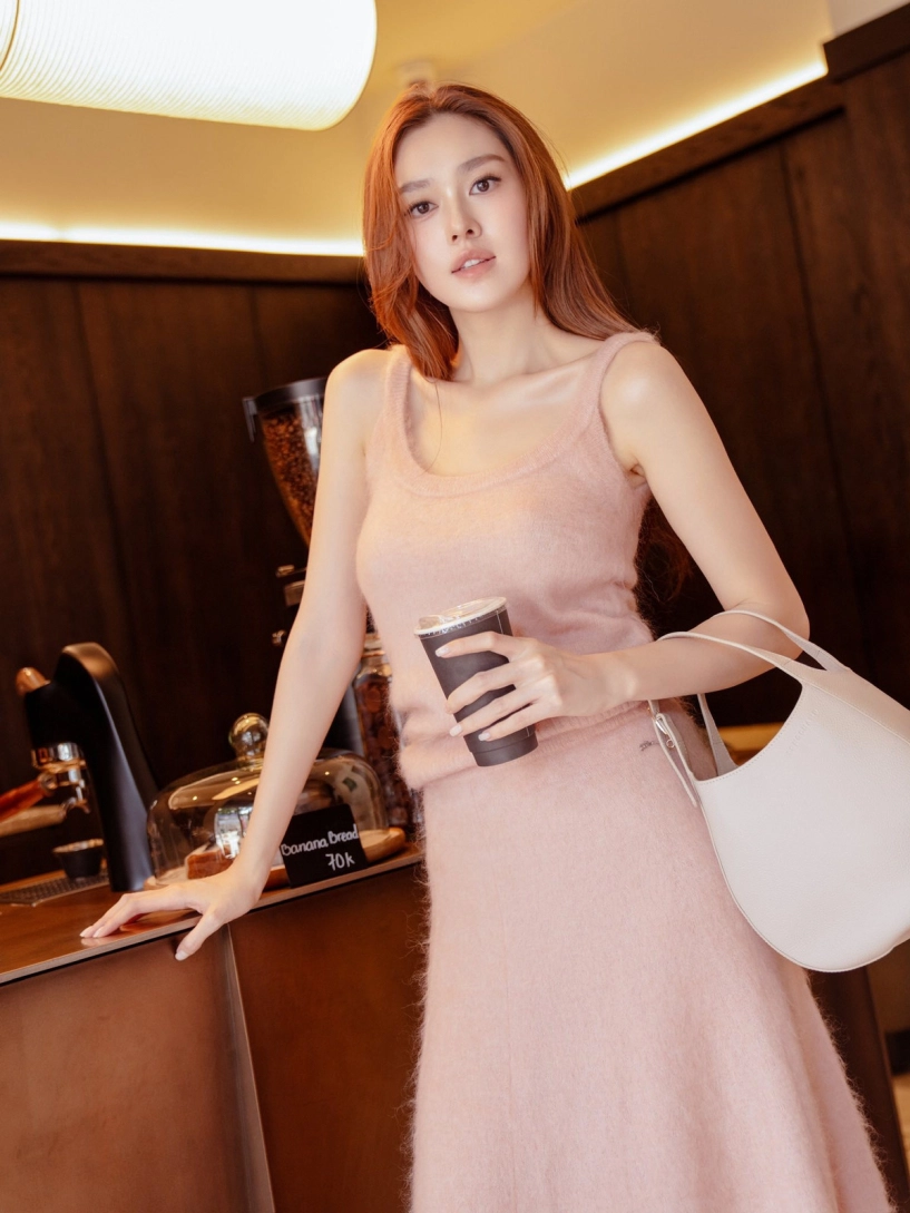 Làm mẹ trẻ nhất showbiz tường san đẹp rực rỡ như nàng thơ - 3