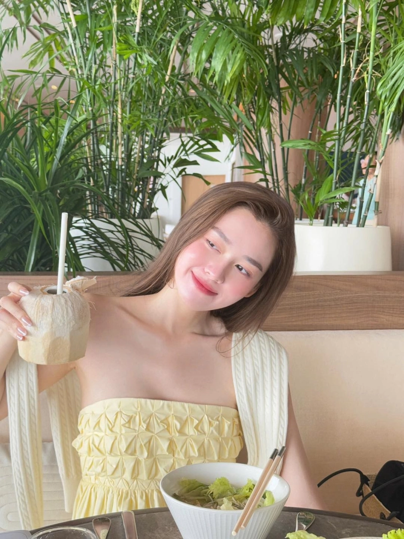 Làm mẹ trẻ nhất showbiz tường san đẹp rực rỡ như nàng thơ - 4
