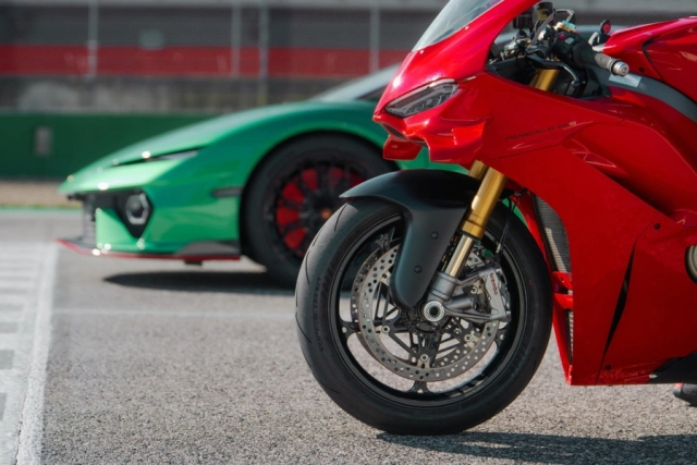Lamborghini temerario vs panigale v4 - khi hai người anh em so tài trên đường đua huyền thoại - 1
