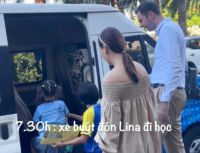 Lan phương vất vả sau khi đưa 2 con chuyển nhà để ở gần chồng tây mẹ ruột trào nước mắt vì xa cháu - 2