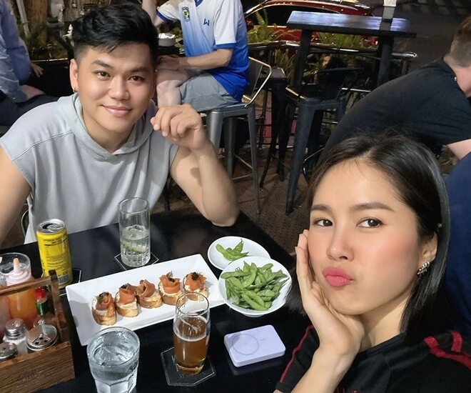 Lê phương đưa mẹ ruột và mẹ chồng đi kỷ niệm đám cưới đúng ngày 88 8 năm vẫn nồng nàn với chồng trẻ trung kiên - 1