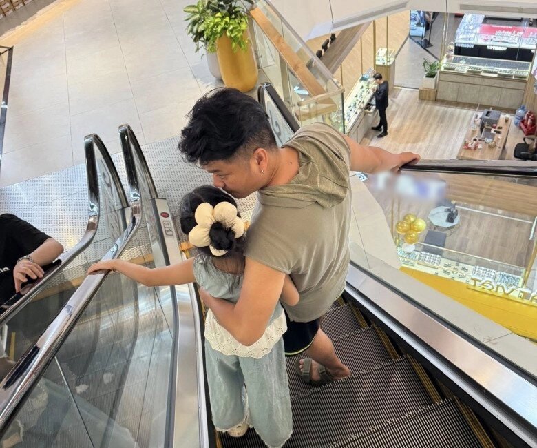 Lê phương đưa mẹ ruột và mẹ chồng đi kỷ niệm đám cưới đúng ngày 88 8 năm vẫn nồng nàn với chồng trẻ trung kiên - 3