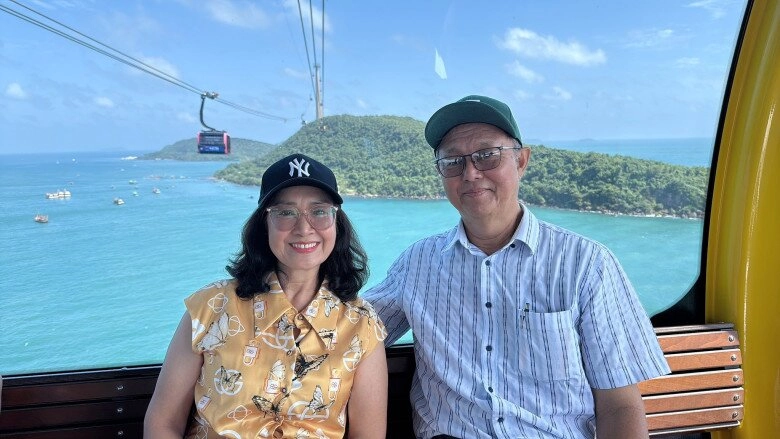 Lê phương được chồng trẻ chi tiền cho đi du lịch khoe con trai riêng như khổng lồ bên em gái nửa huyết thống - 6