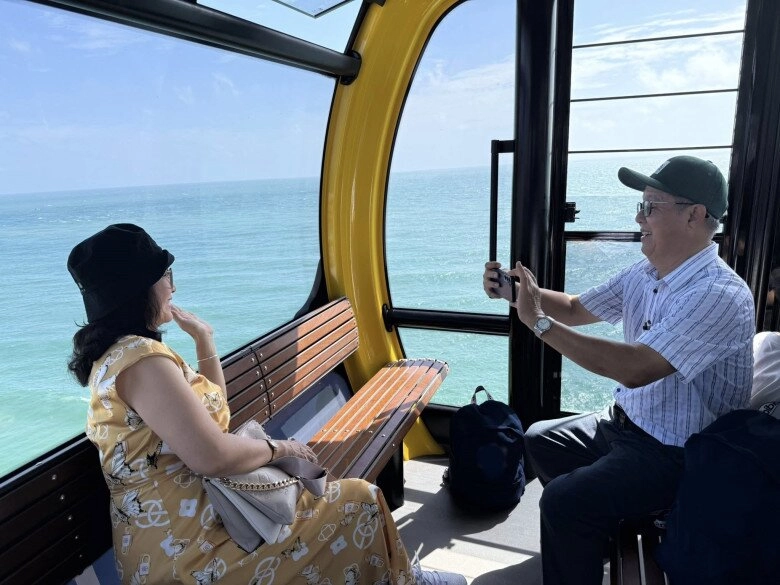 Lê phương được chồng trẻ chi tiền cho đi du lịch khoe con trai riêng như khổng lồ bên em gái nửa huyết thống - 7