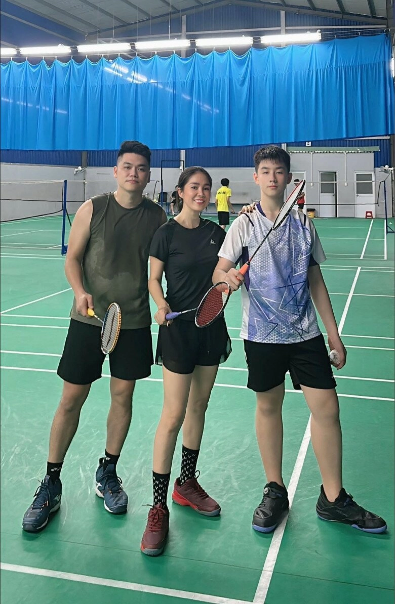 Lê phương được chồng trẻ chi tiền cho đi du lịch khoe con trai riêng như khổng lồ bên em gái nửa huyết thống - 12