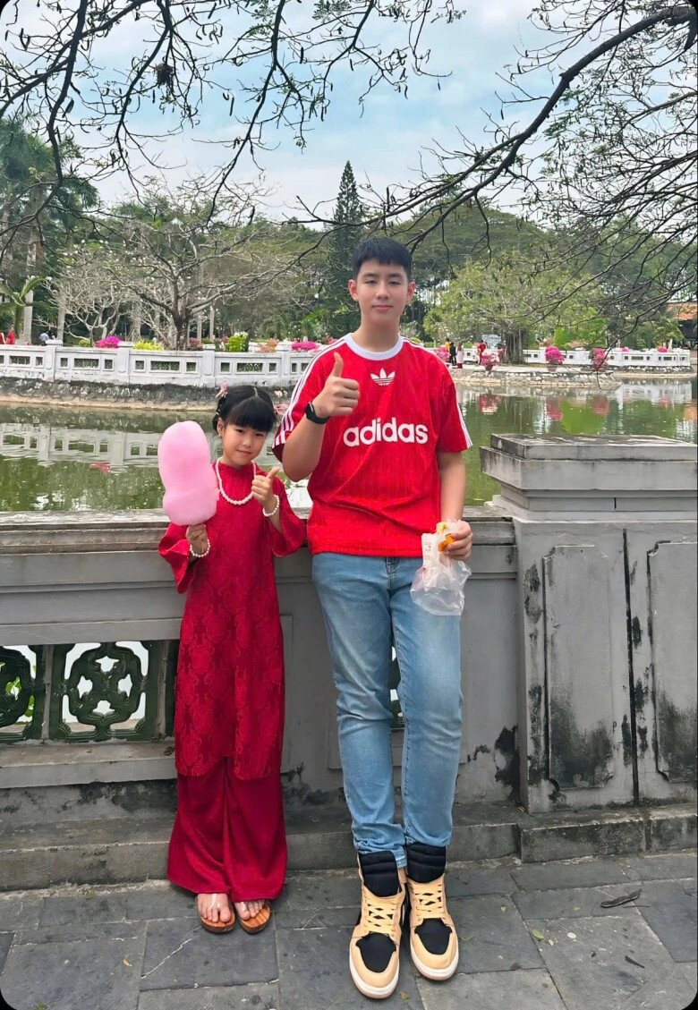 Lê phương được chồng trẻ chi tiền cho đi du lịch khoe con trai riêng như khổng lồ bên em gái nửa huyết thống - 14