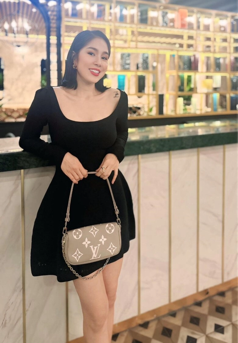 Lê phương khoe bờ vai trần gợi cảm đẹp đôi bên bạn diễn kém 5 tuổi rơi nước mắt khi nghĩ về kiếp này kiếp sau - 12