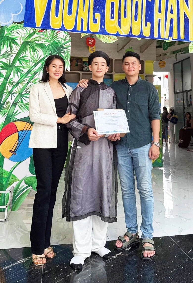 Lê phương khoe bụng bầu mong được hít hà em bé thơm mùi sữa dân tình chúc mừng gia đình có thành viên mới - 4