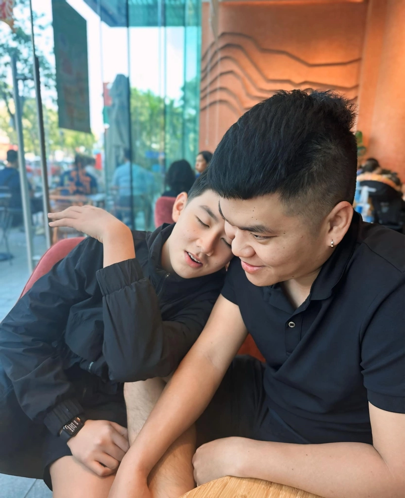 Lê phương khoe cảnh nội - ngoại sum vầy trong ngày vui của chồng quý tử cà pháo điển trai quấn quýt bên bố dượng - 8