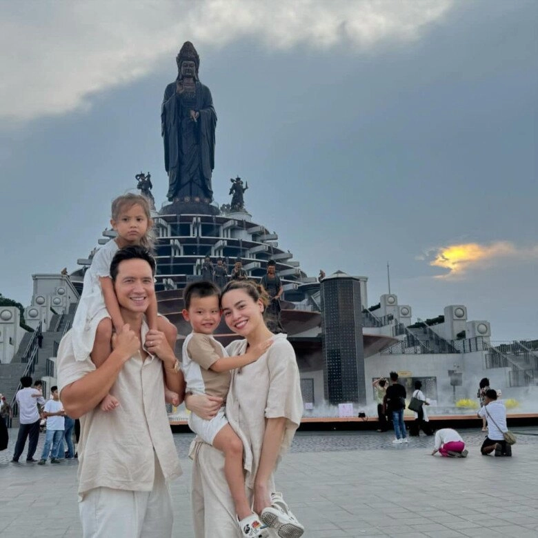 Leon bị hồ ngọc hà bắt đọc kinh sám hối mỗi lúc chưa ngoan dân mạng nhận xét kém hơn chị lisa nhiều - 4