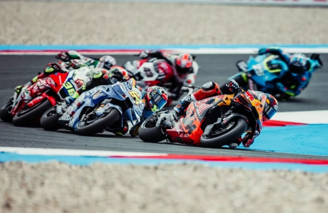 Liberty media chính thức nắm tay motogp kỷ nguyên mới đã bắt đầu - 1