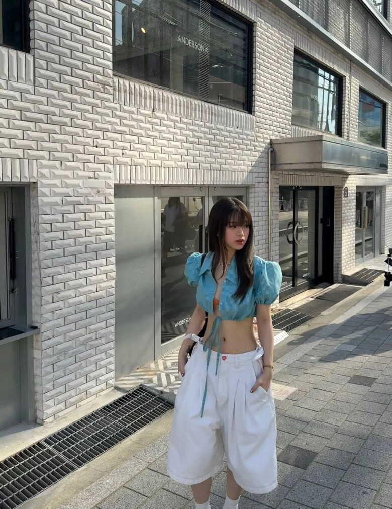 Linh ka không ngại thử phong cách mới khoe eo thon con kiến - 2