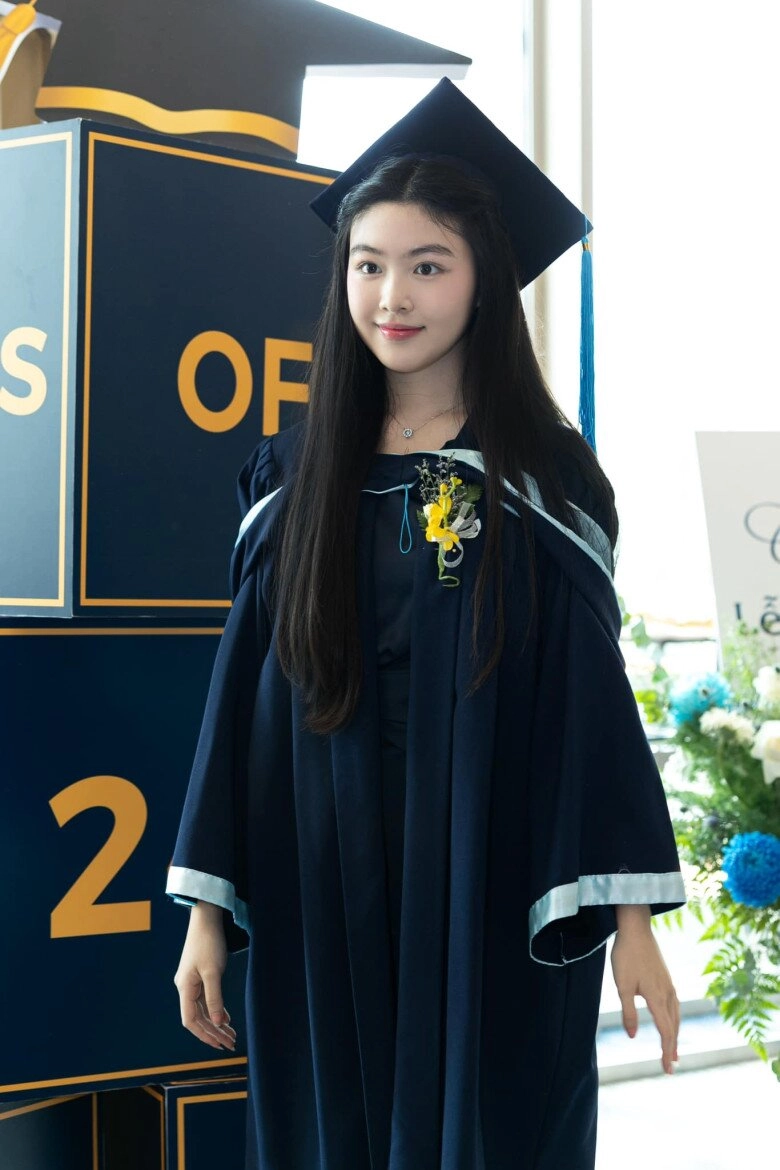 Lọ lem có bằng lái ô tô sau 18 năm được quyền linh đưa đón múa trên ghế lái hút gần 5 triệu lượt xem - 11