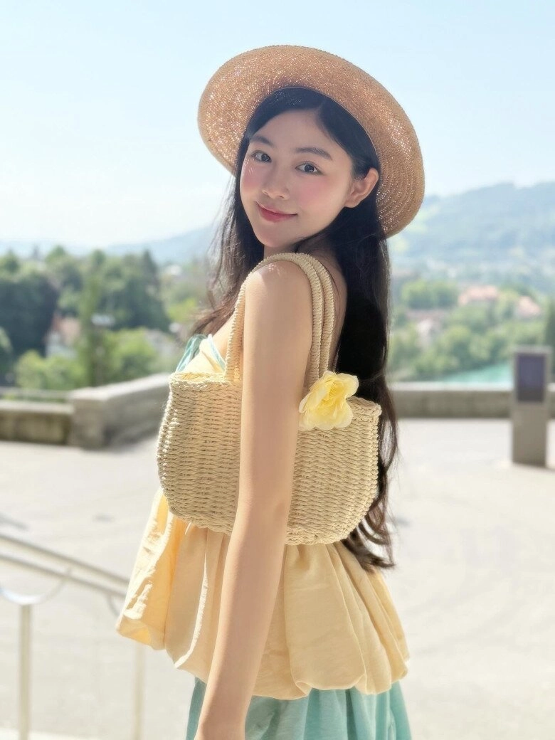 Lọ lem con gái quyền linh mặc đồ xuyên thấu khoe eo bé xíu dân tình tiếc hùi hụi vì không đi thi hoa hậu - 6