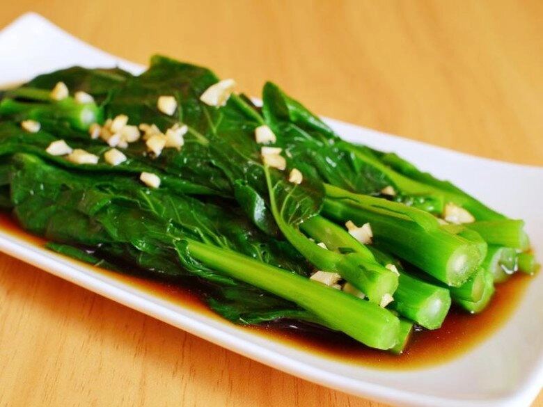 Loại rau rẻ tiền nhưng rất ngon có lượng canxi gấp 5 lần cá đem luộc rồi sốt tỏi cực giòn ngọt - 10