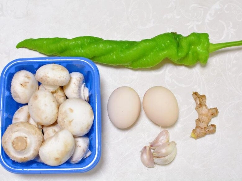 Loại rau tròn xoe có nhiều thành phần dinh dưỡng vàng tốt cho người viêm phế quản xào với trứng cực ngon - 2