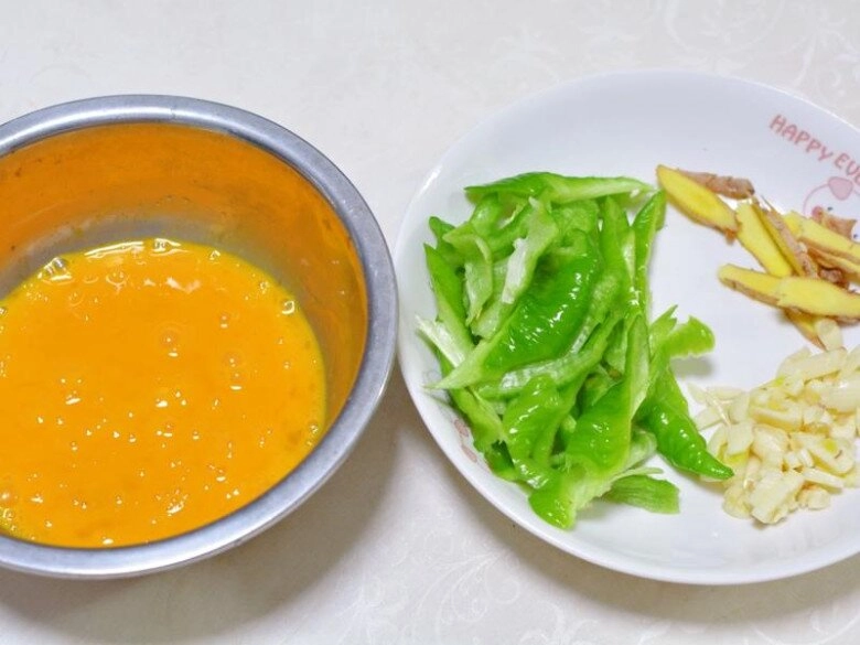 Loại rau tròn xoe có nhiều thành phần dinh dưỡng vàng tốt cho người viêm phế quản xào với trứng cực ngon - 3