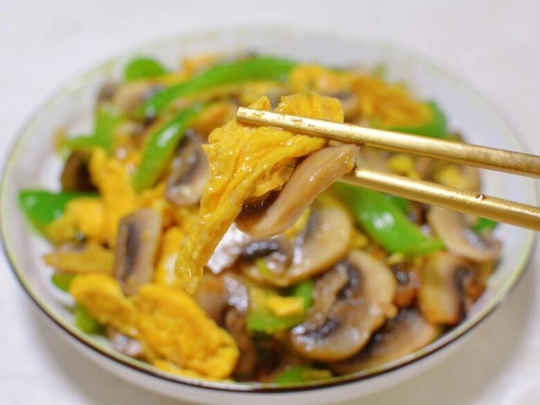 Loại rau tròn xoe có nhiều thành phần dinh dưỡng vàng tốt cho người viêm phế quản xào với trứng cực ngon - 10