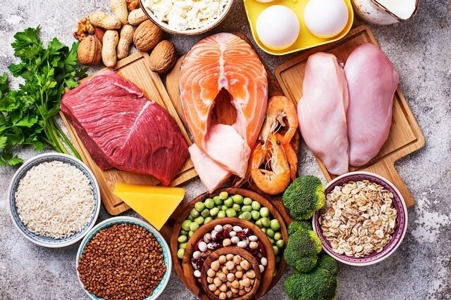 Loạt công chúa nhà hoa á hậu việt sở hữu đôi chân dài thẳng tắp mẹ đứng kế trông như tí hon - 10