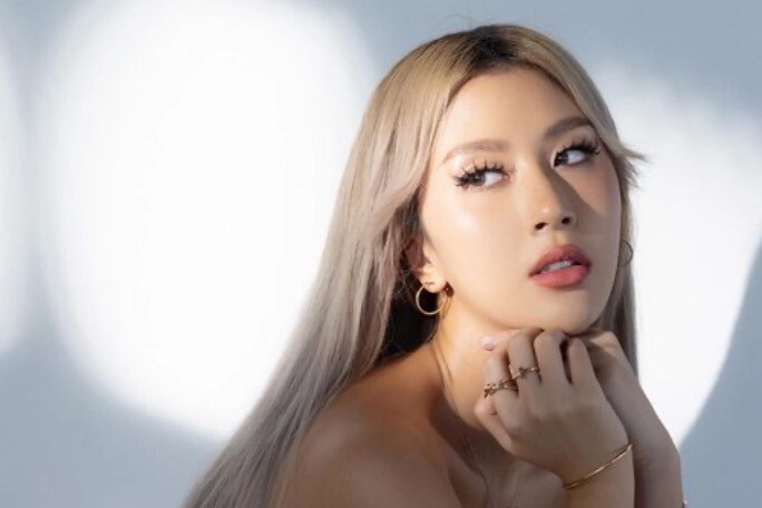 Lối sống như phú bà của sao nữ việt kiếm tiền tỷ mỗi tháng điện thoại nạm kim cương thích ăn hiếp chồng ceo - 3