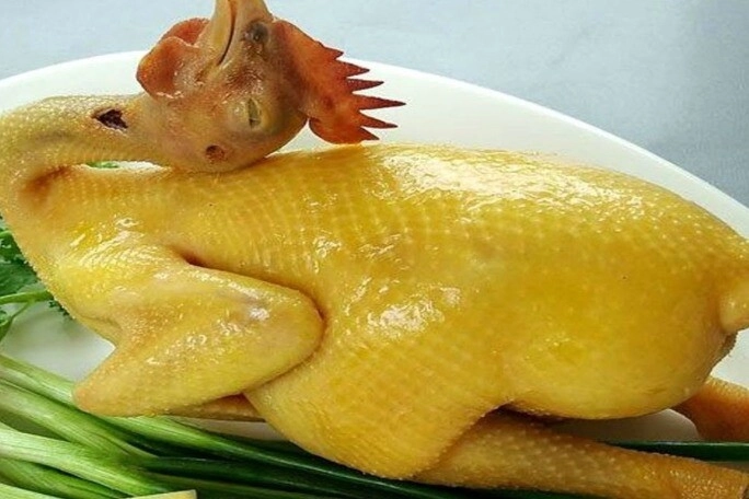 Luộc gà hay bị nứt da chín không đều đầu bếp nói làm theo bước này gà luôn lành lặn thơm phức 10 người 11 người khen - 1