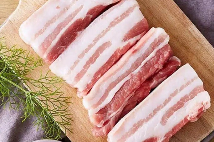Luộc thịt lợn xong để một lúc hay bị xỉn màu bếp trưởng tiết lộ chỉ cần thêm thứ này thịt trắng mềm mọng thơm ngon - 2