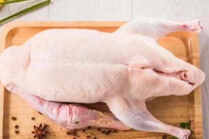 Luộc thịt vịt xong hay bị hôi bếp trưởng tiết lộ chỉ cần thêm quả này thịt thơm nức ngọt ngon thật cao tay - 1