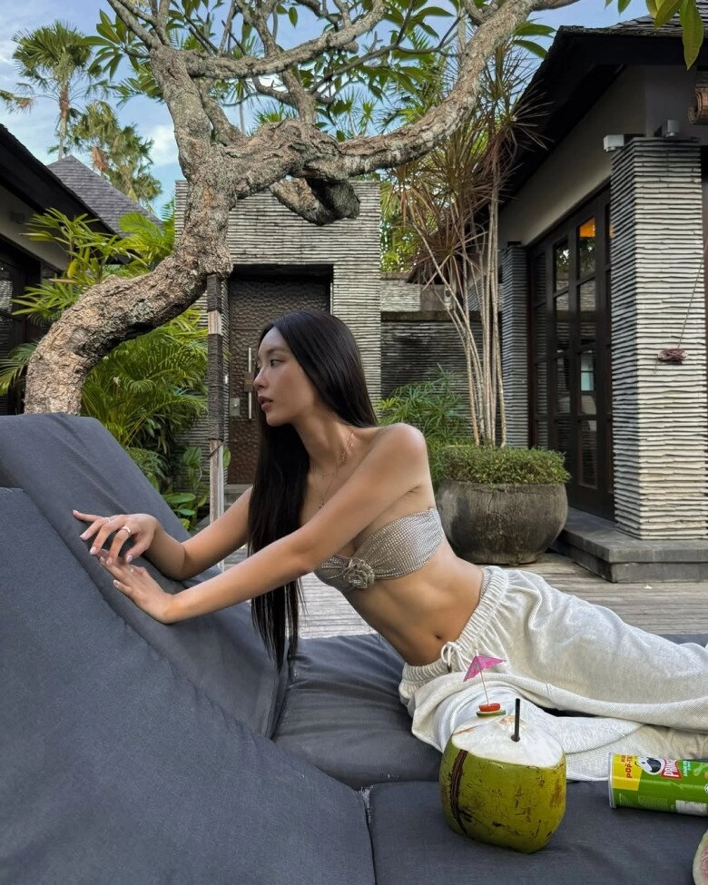 Mặc đồ bơi thế nào để che khuyết điểm mà vẫn nổi bật 7 gợi ý outfit giúp bạn hack dáng cực đỉnh mùa hè này - 7
