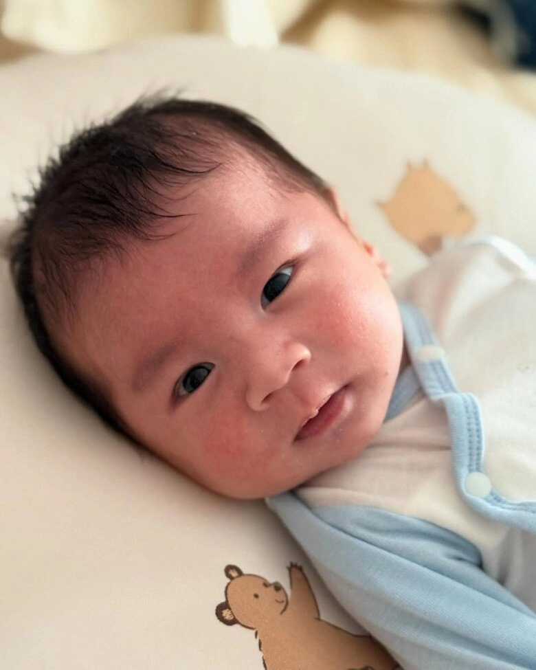 Mai ngọc rèn nếp cho con từ bé 6h sáng đã nằm sấp tập luyện bé panda vừa lí lắc vừa siêng năng - 4