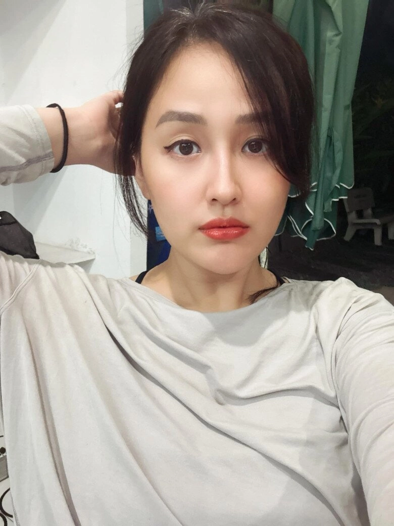 Mai phương thuý nhập viện vẫn tự tin khoe cận nhan sắc tô màu son khó nhằn khiến fans thắc mắc - 5