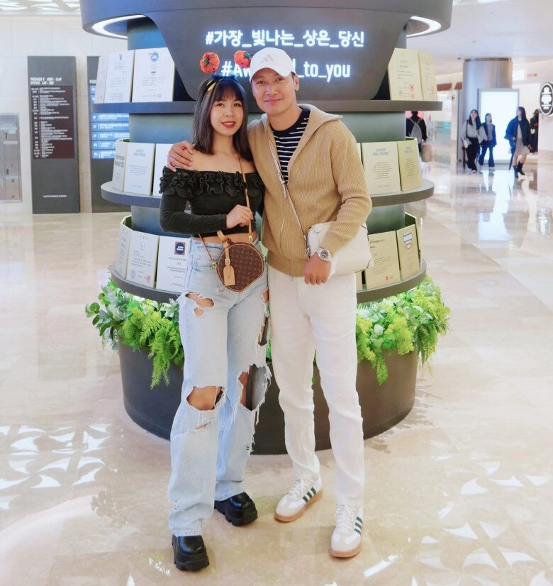 Mạnh trường được vợ cảm ơn sau 16 năm làm chồng tốt là bố 3 con ngoại hình vẫn chuẩn nam thần vtv - 3