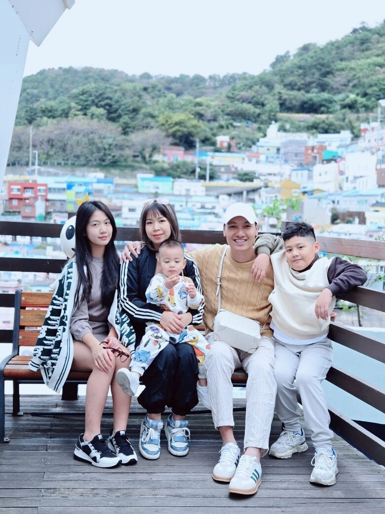 Mạnh trường được vợ cảm ơn sau 16 năm làm chồng tốt là bố 3 con ngoại hình vẫn chuẩn nam thần vtv - 5