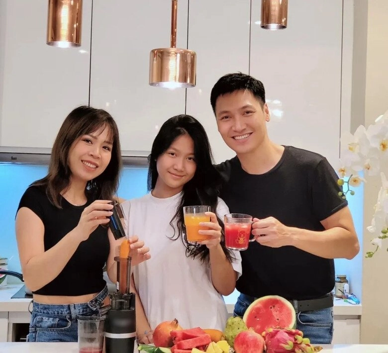 Mạnh trường khiến ai cũng lo vì ra tay với vợ ái nữ xinh như hoa hậu được khen diễn hay hơn bố - 5