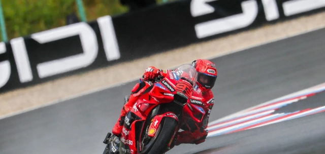 Marc marquez là tay đua liều nhất motogp biết rủi ro nhưng vẫn chiến tới cùng - 3