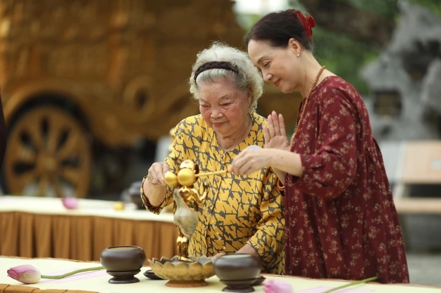 Mặt mộc tuổi trung niên của nsnd lê khanh - 4