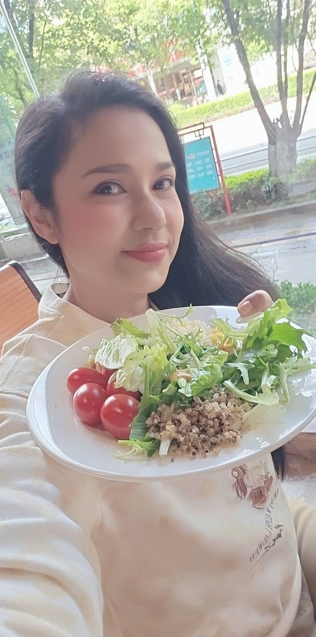 Mặt mộc tuổi trung niên của nữ diễn viên phim người đẹp tây đô - 2