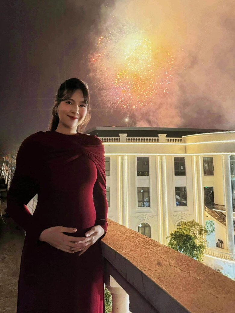 mc đẹp nhất vtv mai ngọc bầu bí vẫn tự hào khoe đường cong sau 35 năm mới có được mẹ nào nhìn cũng mê - 2