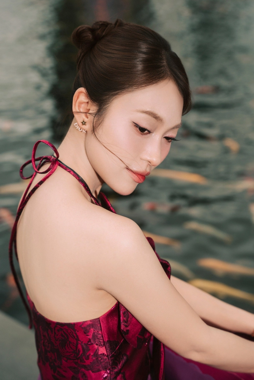Mc khánh vy đốn tim fan với bờ vai trần nõn nà gợi cảm bất ngờ - 2