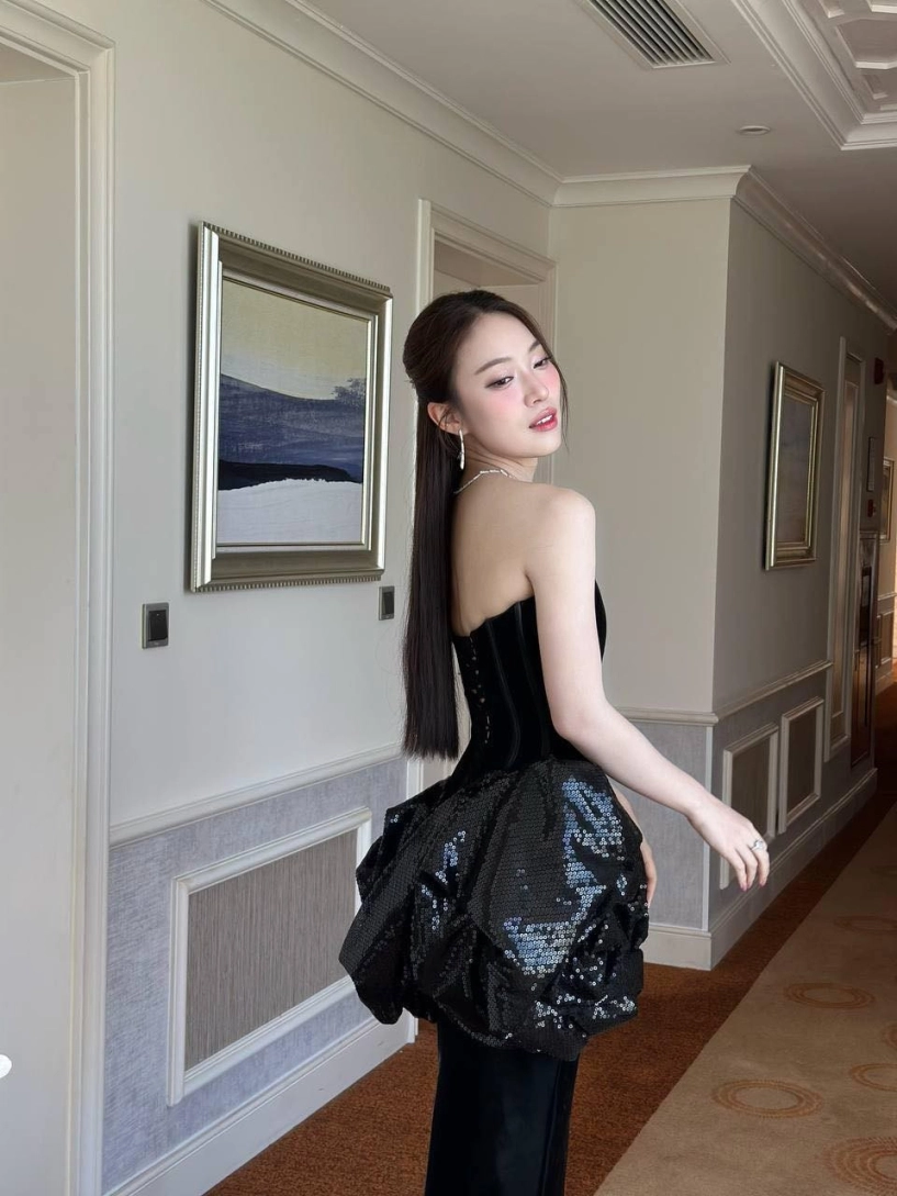 Mc khánh vy đốn tim fan với bờ vai trần nõn nà gợi cảm bất ngờ - 8