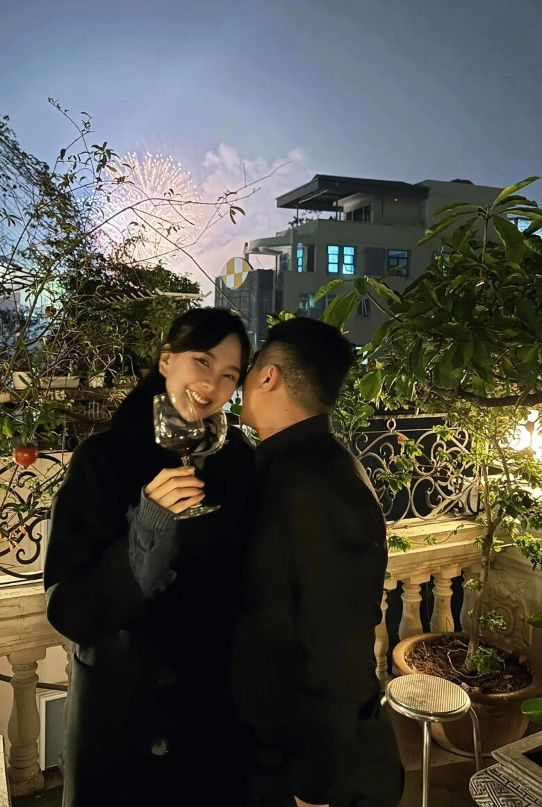Chồng đại gia bắc giang hôn má mai ngọc cực tình nữ mc nghẹn ngào nói gặp ông xã ở thời điểm xấu xí nhất - 6