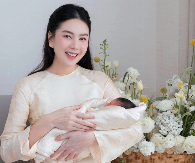 Mc mai ngọc gia nhập hội nghiện con khoe cuộc sống cực sang chảnh của quý tử vì có cô bảo mẫu chăm cả ngày - 1