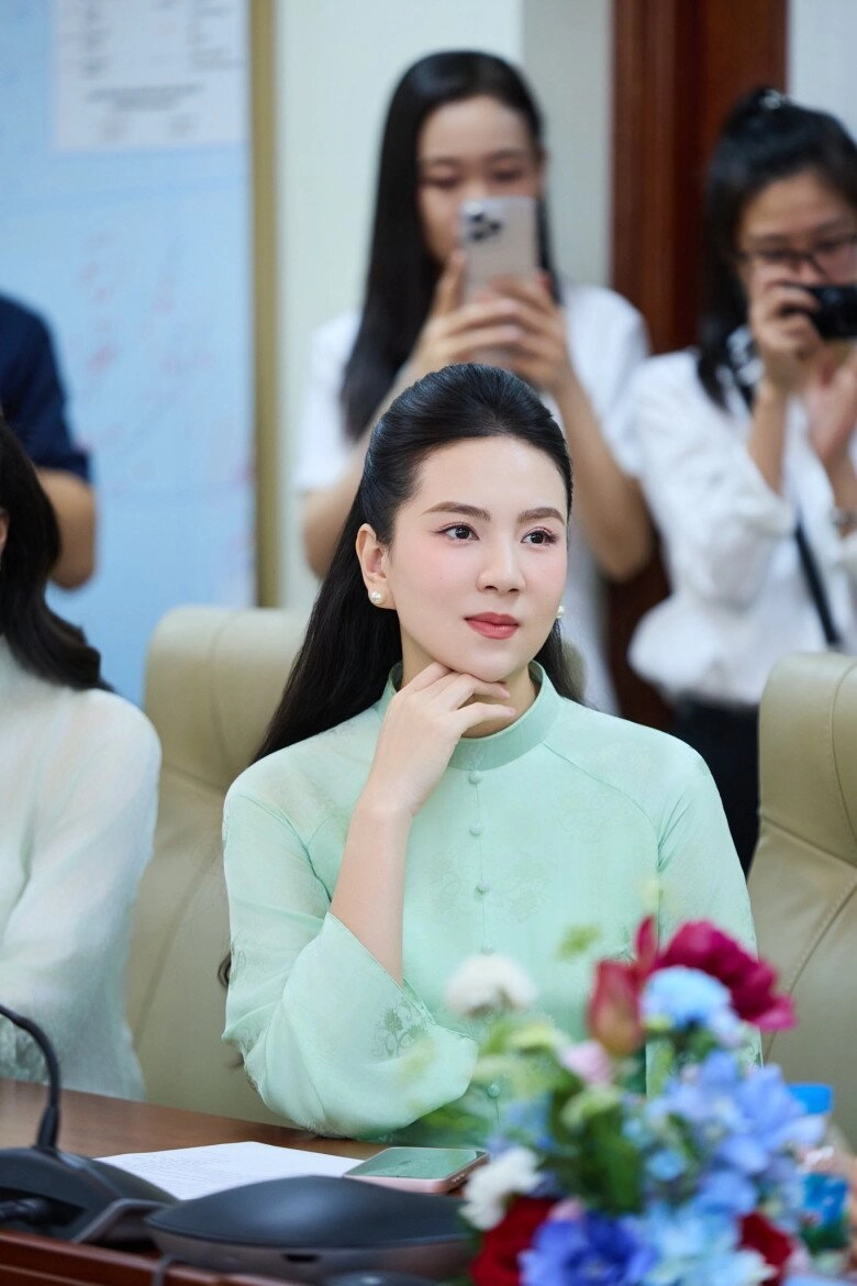 Mc mai ngọc khoe quý tử mới 2 tháng tuổi đã biết tám chuyện bà ngoại sang thăm là có quà cho cháu - 10
