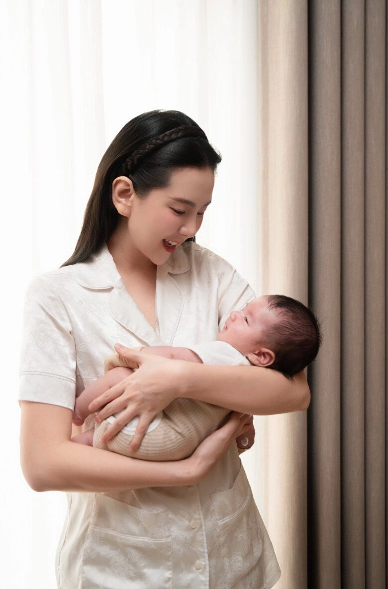 Mc mai ngọc nuôi con kỷ luật bé panda 3 tháng tuổi mới được mẹ cho ra ngoài hít khí trời - 2