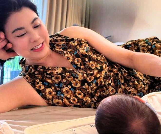 Mẹ mai ngọc sang biệt thự con gái để ngắm cháu ngoại lần đầu lên chức bà nhưng không được bế hôn hít cục vàng - 1