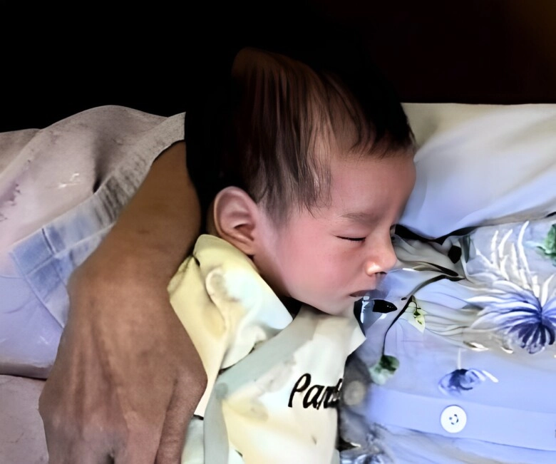 Mai ngọc khoe rõ diện mạo con trai đầu lòng bé panda có mũi cao thẳng kế thừa đôi mắt đẹp từ mẹ - 3