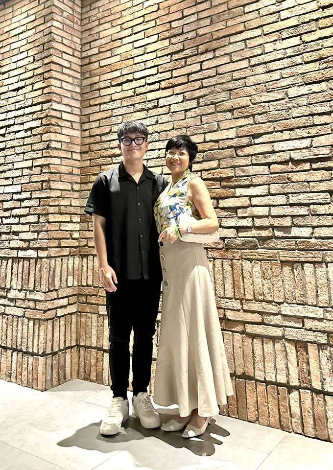Mc thảo vân khoe con trai công lý cao to vạm vỡ vẫn nhõng nhẽo với mẹ xót quý tử không ăn được gì - 8