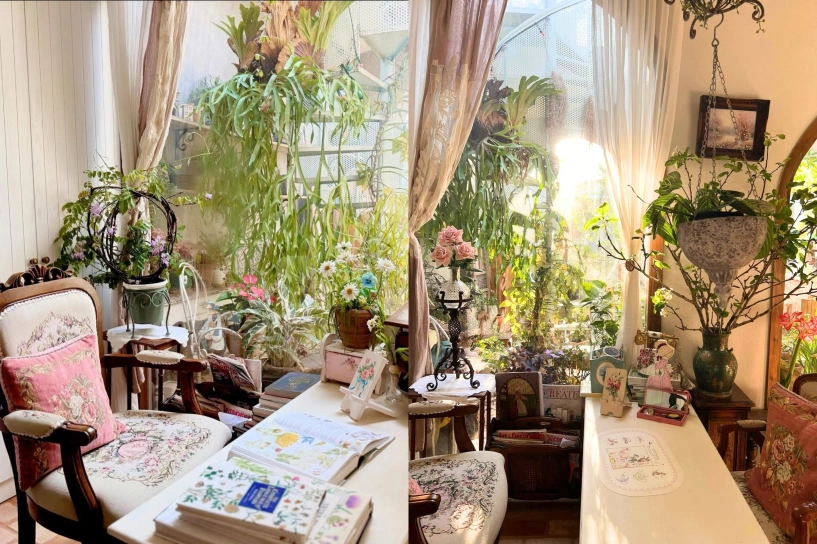 Mẹ 3 con xây căn studio làm việc theo phong cách đồng quê châu âu đẹp thơ mộng như vườn cổ tích giữa lòng sài gòn - 2