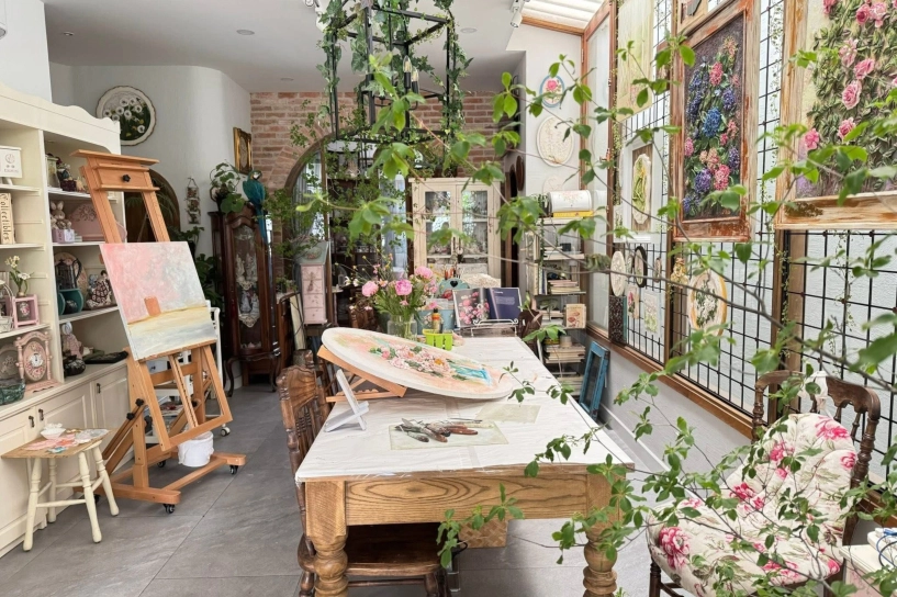 Mẹ 3 con xây căn studio làm việc theo phong cách đồng quê châu âu đẹp thơ mộng như vườn cổ tích giữa lòng sài gòn - 5