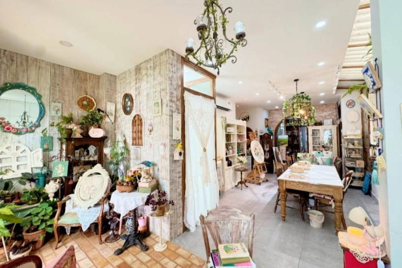 Mẹ 3 con xây căn studio làm việc theo phong cách đồng quê châu âu đẹp thơ mộng như vườn cổ tích giữa lòng sài gòn - 6